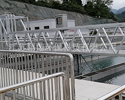 行車式刮吸泥機(jī)